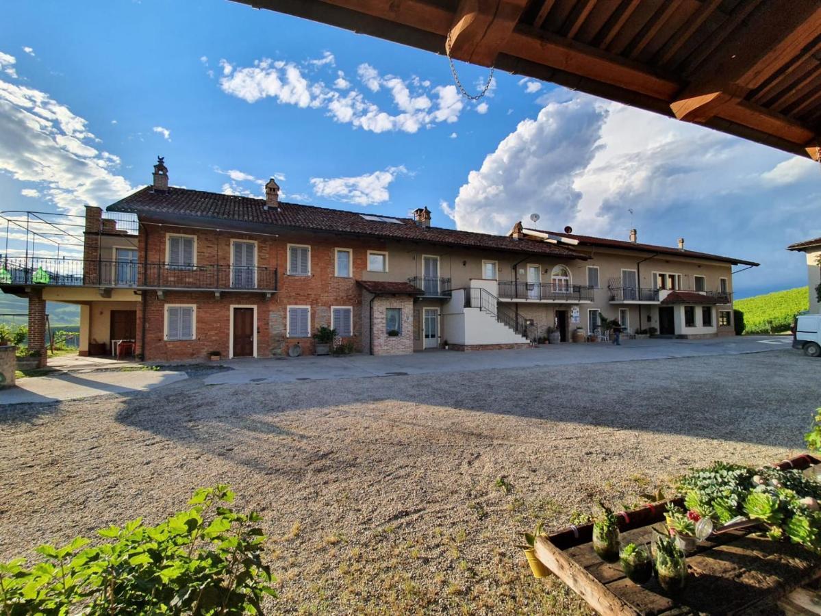 Agriturismo Cascina Sciulun Monforte dʼAlba Dış mekan fotoğraf