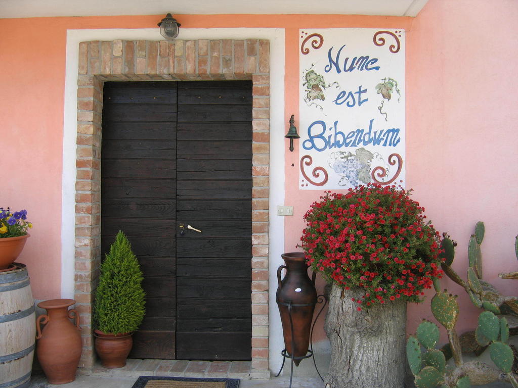 Agriturismo Cascina Sciulun Monforte dʼAlba Dış mekan fotoğraf